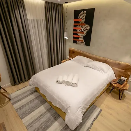 Elegance Boutique * Korça