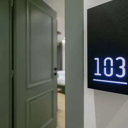 Elegance Boutique Hotell *